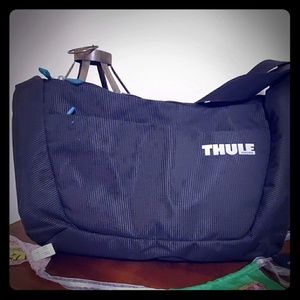 Thule messenger bag in like new condition